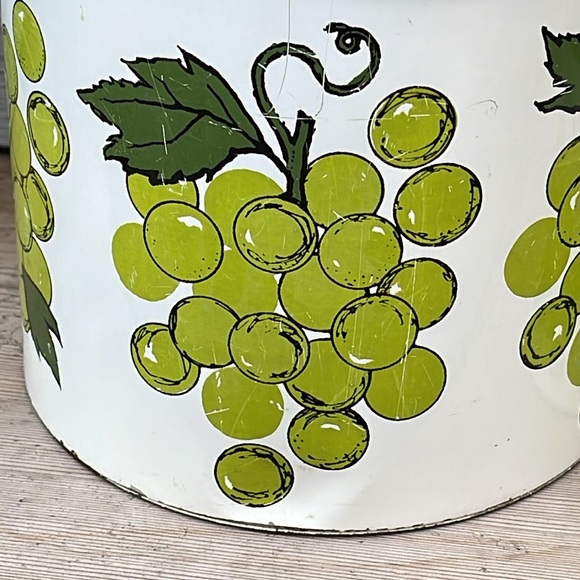 Set of 2 Retro Avocado Green Metal Kitchen Canisters With Grape Motif - Picture 4 of 16